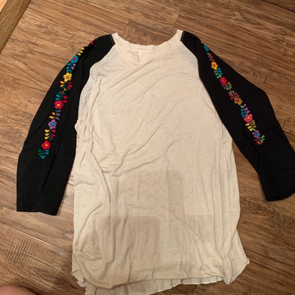 BOHO JANE oatmeal black raglan embroidered sleeves